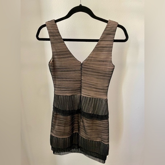 Gorgeous BCBG MaxAzria Cocktail Dress (size XS) - Picture 5 of 6